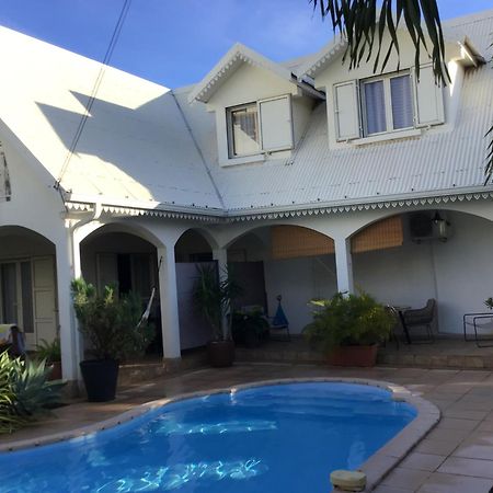 Studio Cosy Avec Piscine Dans Une Villa Saint-Denis Exterior photo